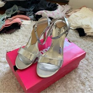 Cosmopolitan Strappy Silver Size 7.5 Heels Sandals